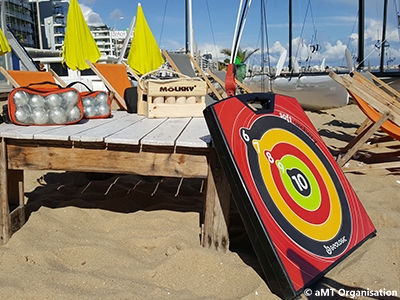 Tir à l'arc, palet, pétanque sur la plage