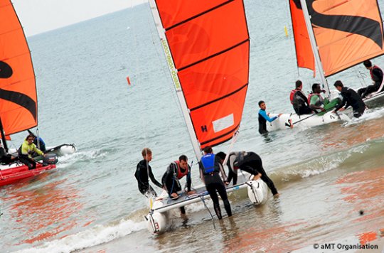 Catamaran sur la plage de La Baule