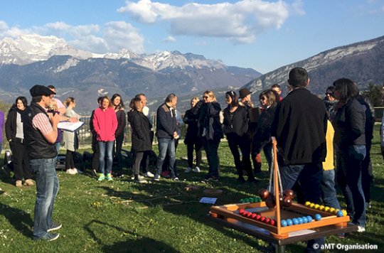 Jeux en équipe à la montagne pour une entreprise