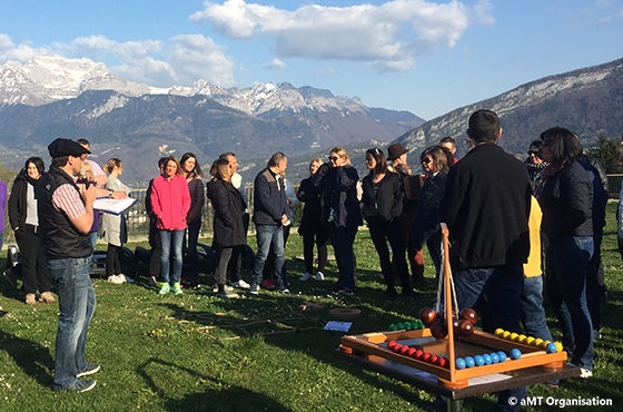 Jeux en équipe à la montagne pour une entreprise